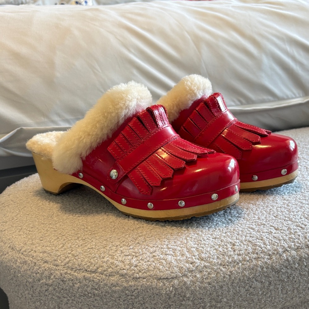 Ugg clogs